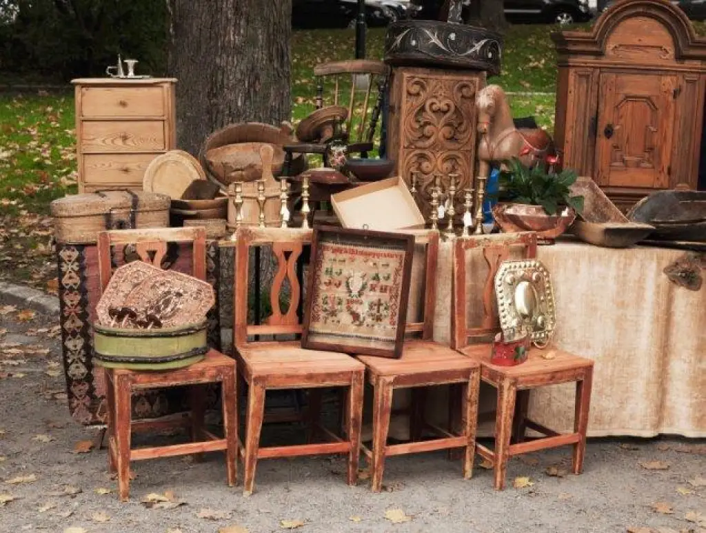 How To Clean Old Wood Furniture Naturally